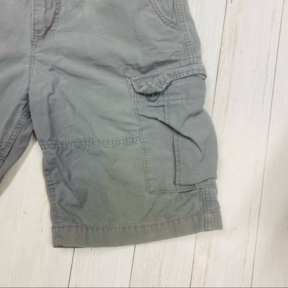 Old Navy Men’s Gray Cotton Cargo Shorts, 9” - Picture 7 of 8